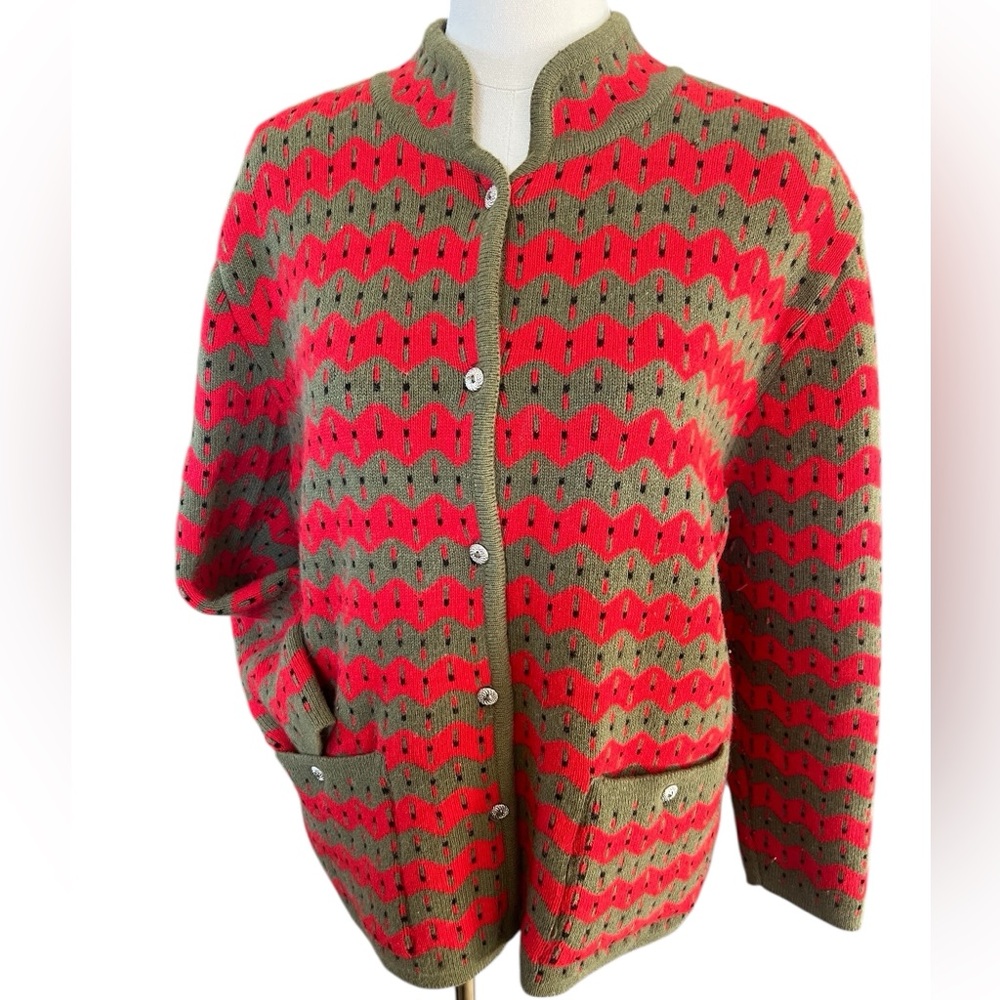 Mirror Brand Red and Green Patterned Sweater 70 % wool 30 % angora size Large